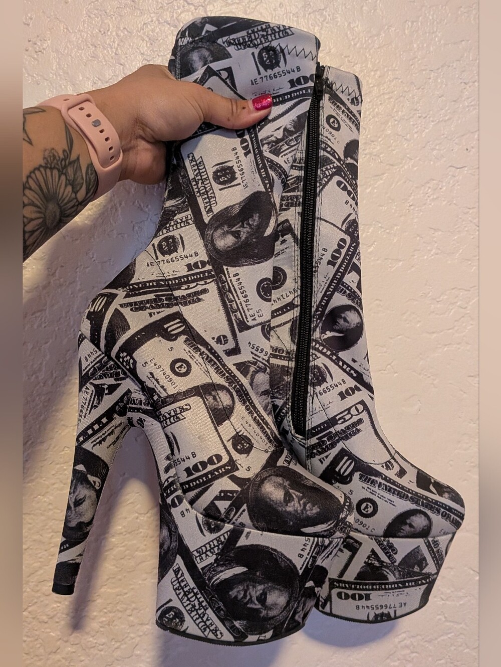 Pleasers Money Print 7' Boots Size 6